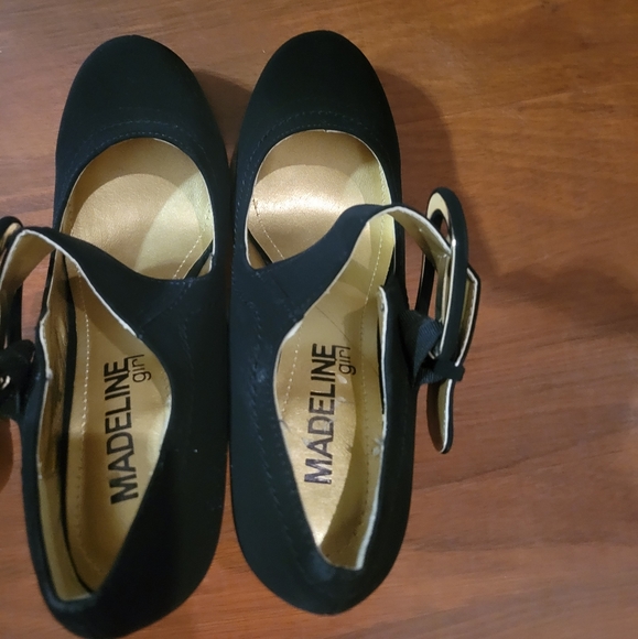 Black closed toed heels - Picture 3 of 3